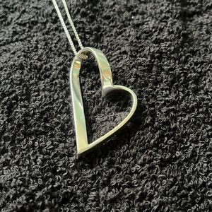 silver heart necklace ❤️